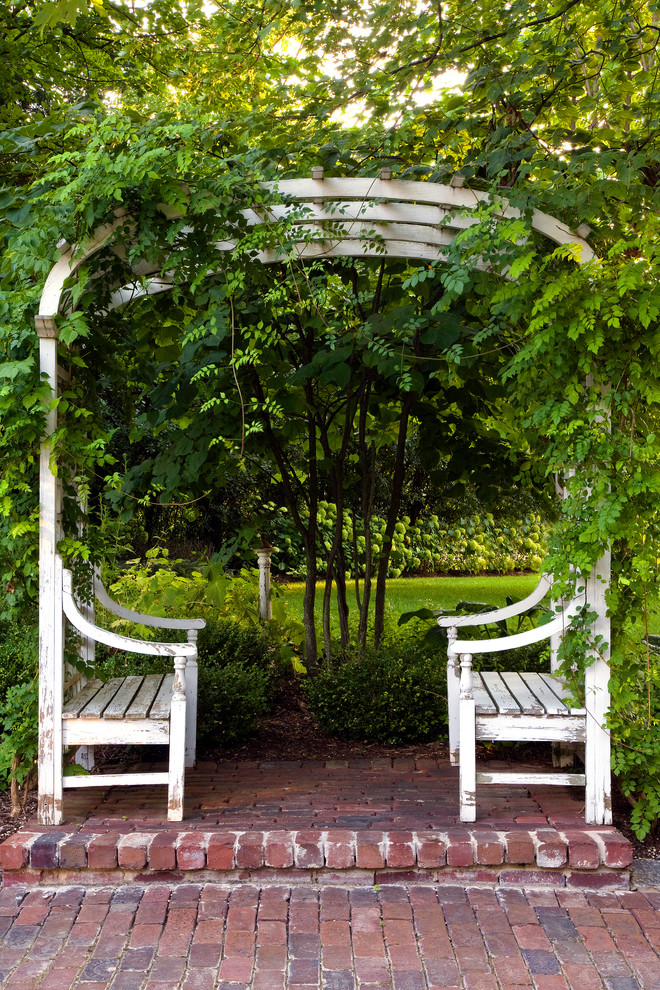 16 Lush Shabby-Chic Landscape Designs You'll Fall In Love With