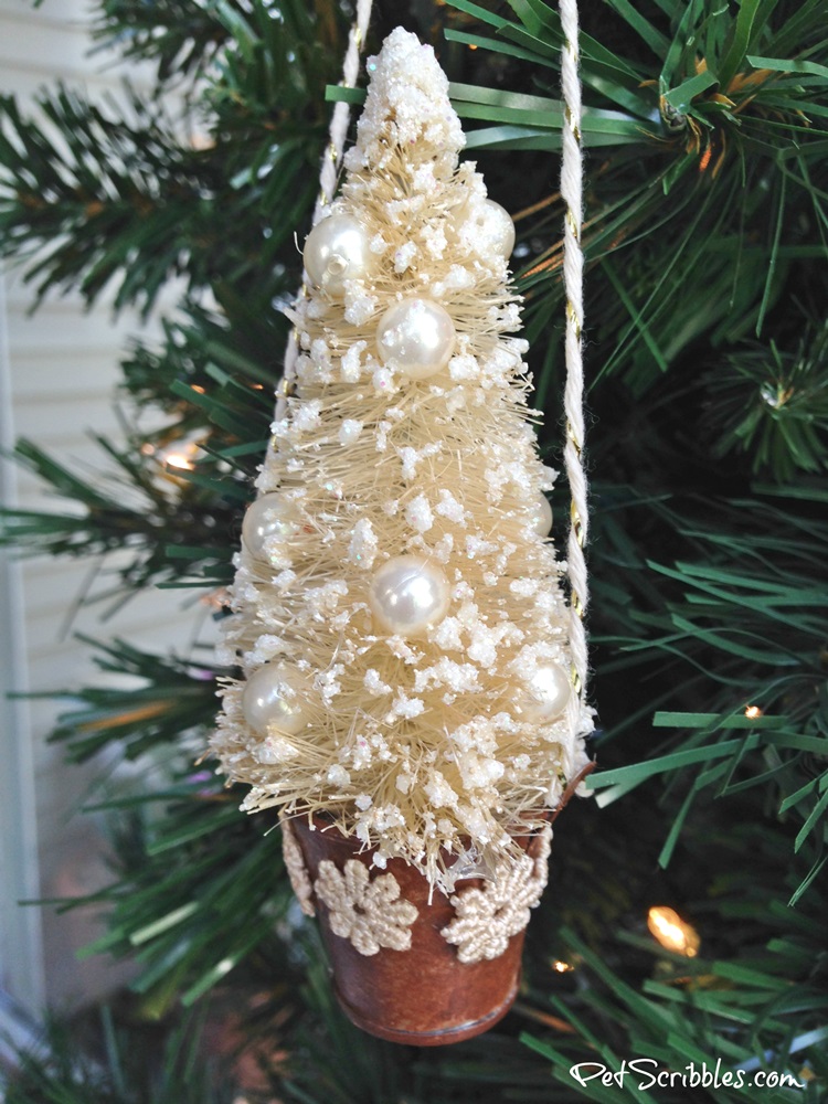 17 Fascinating DIY Christmas Decorations You Still Have Time To Craft