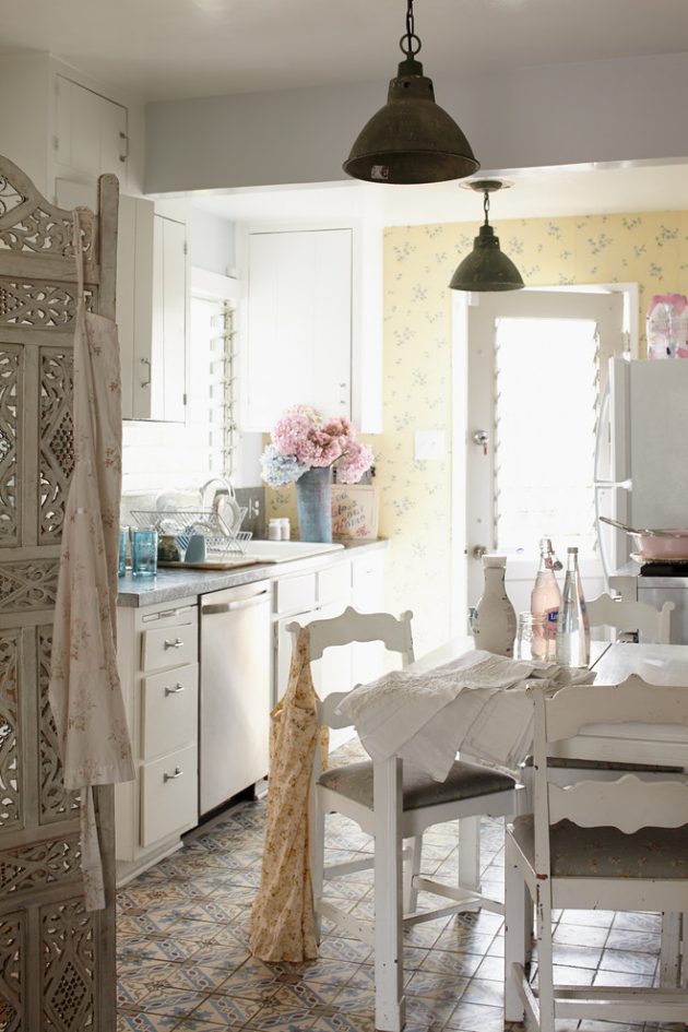 18 Enchanting Shabby-Chic Kitchen Designs You Will Fall For