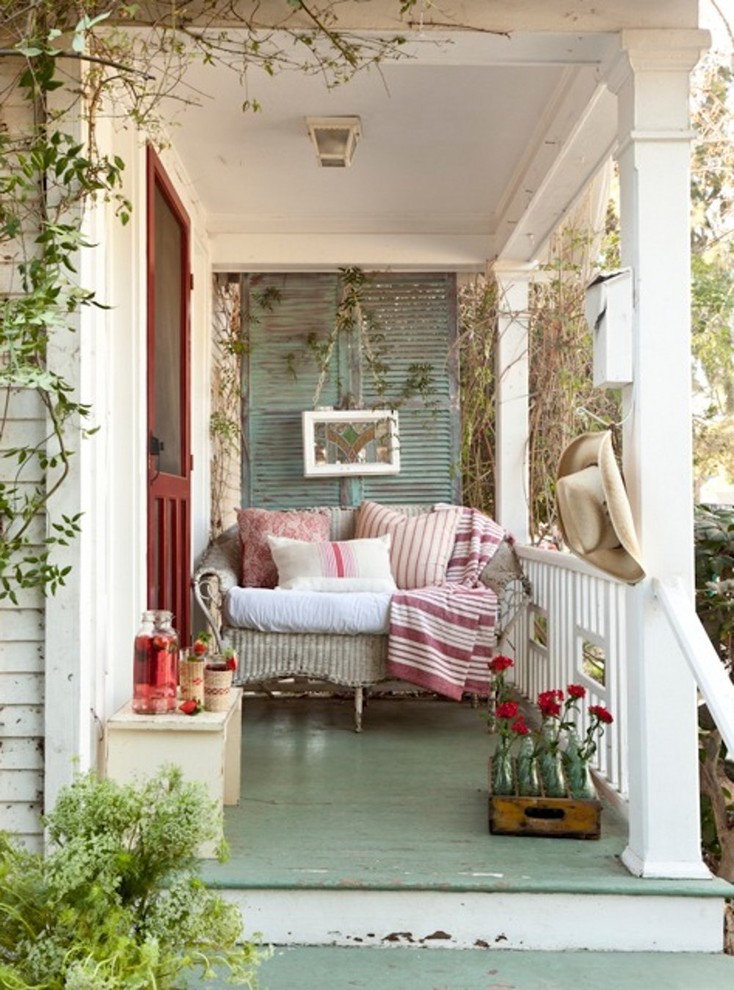 18 Magnificent Shabby-Chic Porch Designs That Are Too Cute To Pass Up
