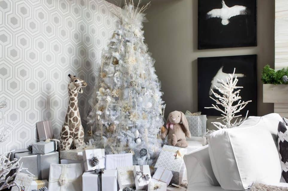12 Extraordinary White Christmas Decorations That Will Melt Your Heart