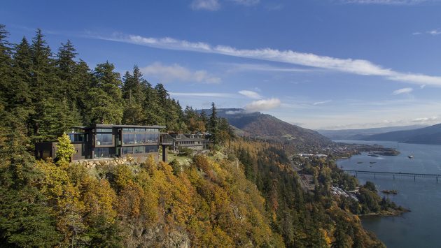 Cliff House by Giulietti Schouten Architects in Washington, USA