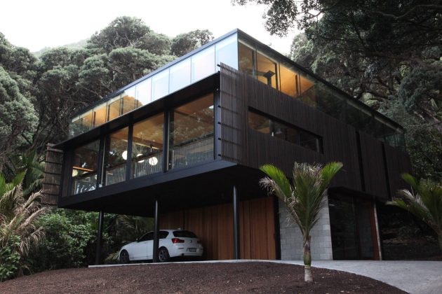 Kawakawa House by Herbst Architects in Piha, New Zealand