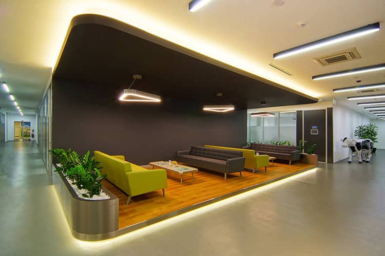 Spatial Reflection of the Corporate Identity: Sutas Headquarters Office Spatial Reflection of the Corporate Identity: Sutas Headquarters Office