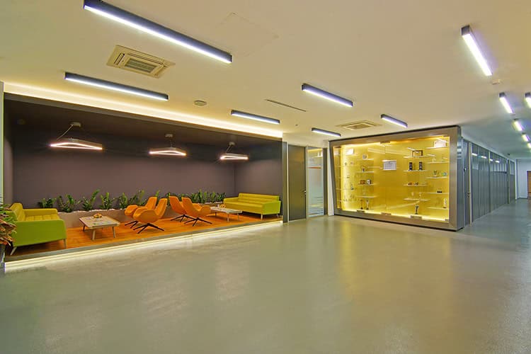 Spatial Reflection of the Corporate Identity: Sutas Headquarters Office Spatial Reflection of the Corporate Identity: Sutas Headquarters Office