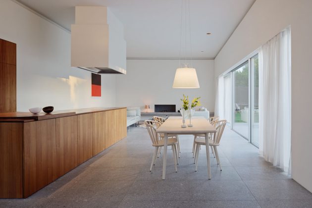 Villa J2 by Jonas Lindvall in Falsterbo, Sweden