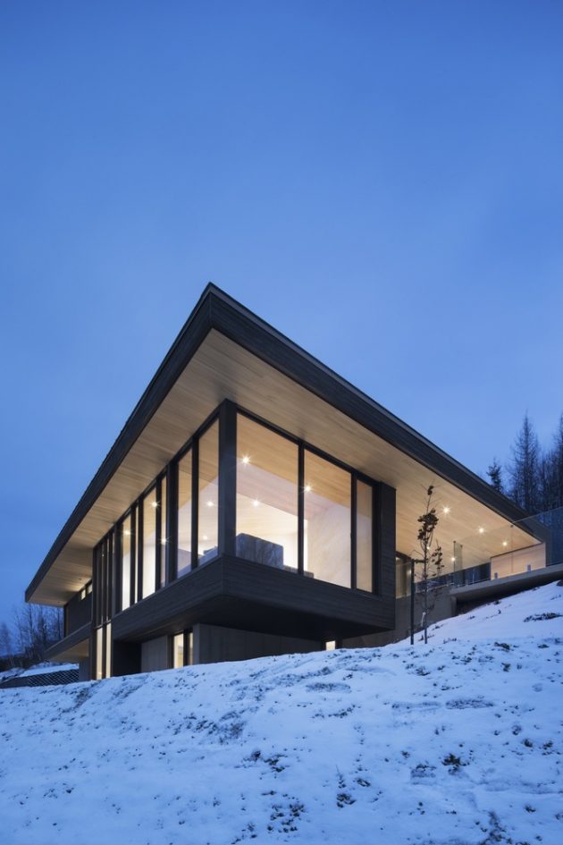 Villa Vingt by Bourgeois / Lechasseur Architects in Lac-Beauport, Canada