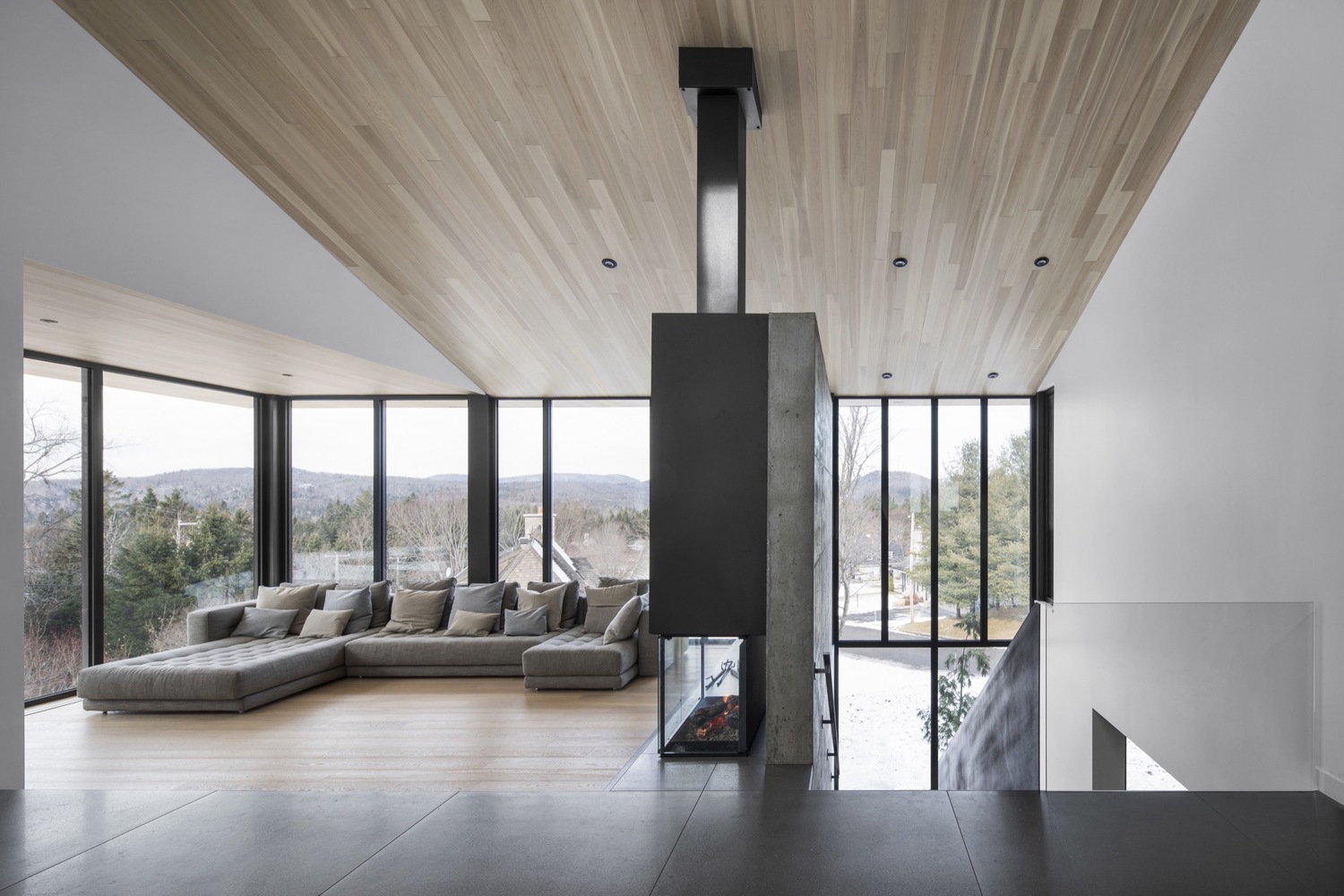 Villa Vingt by Bourgeois / Lechasseur Architects in Lac-Beauport, Canada