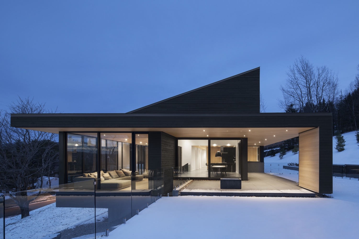 Villa Vingt by Bourgeois / Lechasseur Architects in Lac-Beauport, Canada
