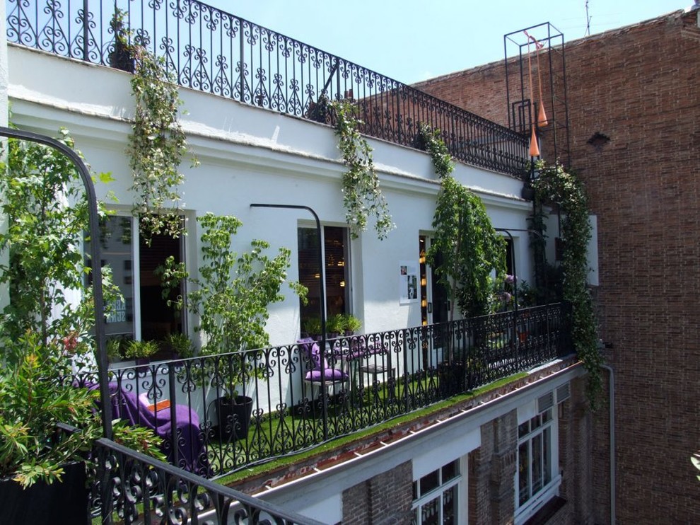 15 Wonderful Shabby-Chic Balcony Designs With Plenty Of Greenery