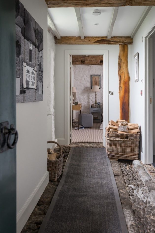 16 Superb Farmhouse Hallway Interior Designs Any Home Needs