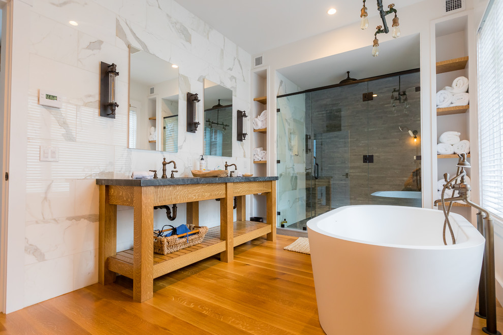 17 Wonderful Farmhouse Bathroom Designs You'll Adore