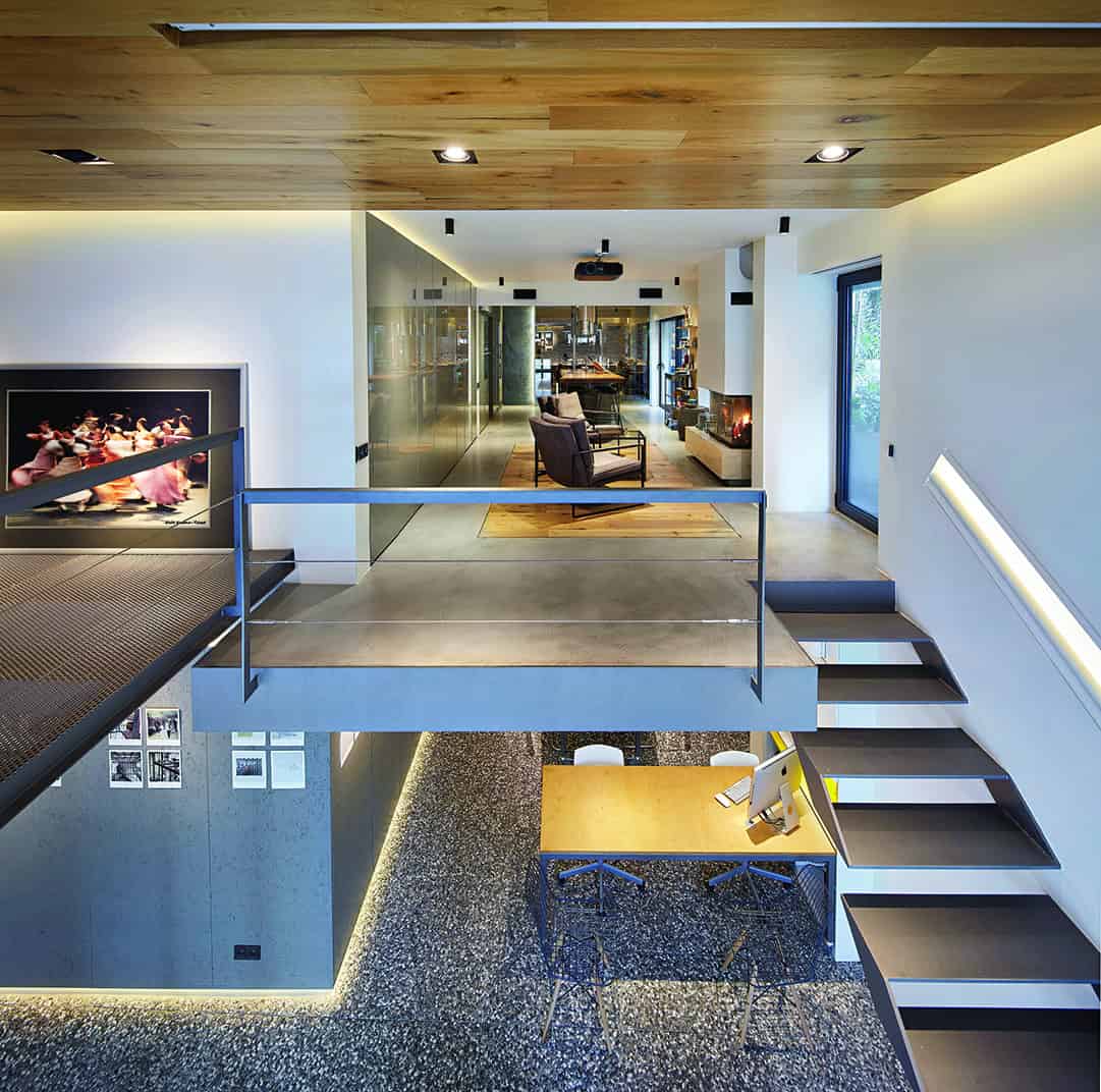 A Photography Studio, A Private House and An Art Gallery: STUDIO LOFT A Photography Studio, A Private House and An Art Gallery: STUDIO LOFT