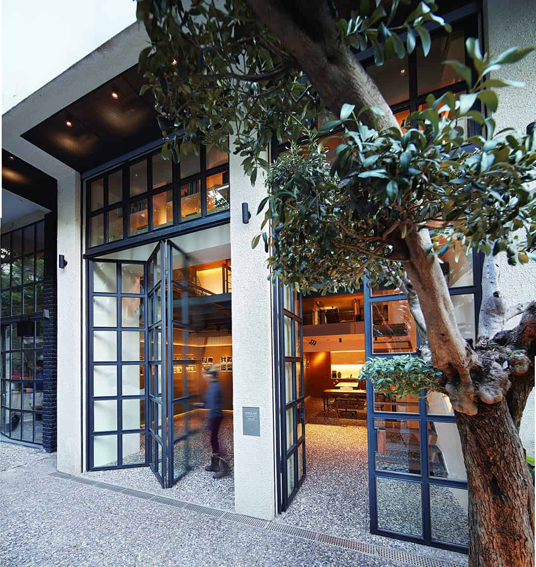 A Photography Studio, A Private House and An Art Gallery: STUDIO LOFT A Photography Studio, A Private House and An Art Gallery: STUDIO LOFT