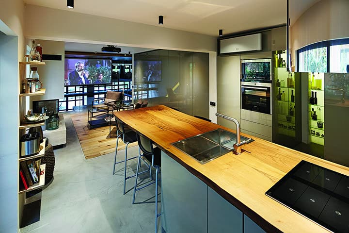 A Photography Studio, A Private House and An Art Gallery: STUDIO LOFT A Photography Studio, A Private House and An Art Gallery: STUDIO LOFT