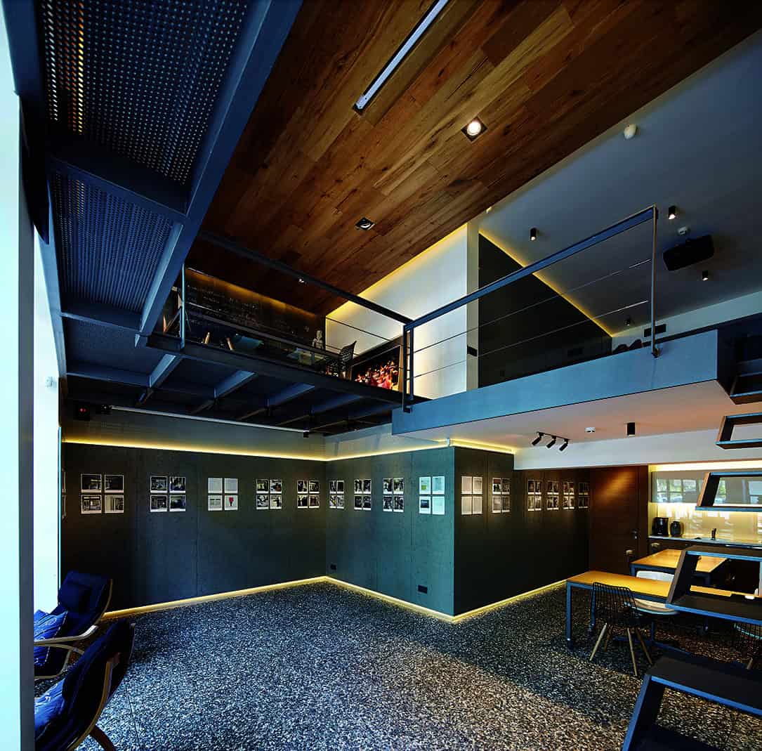 A Photography Studio, A Private House and An Art Gallery: STUDIO LOFT A Photography Studio, A Private House and An Art Gallery: STUDIO LOFT