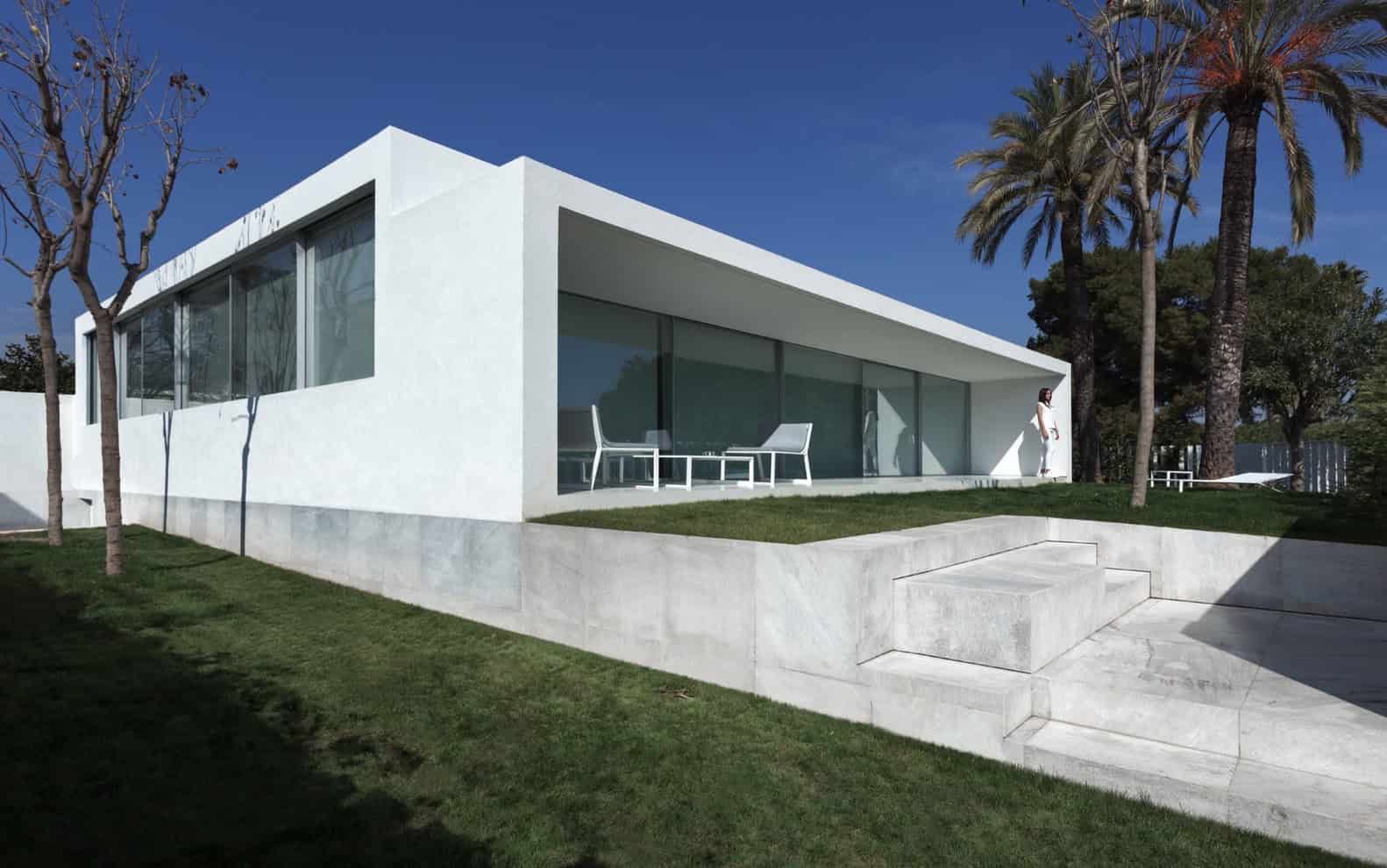 Breeze House by Fran Silvestre Arquitectos in Castellón, Spain
