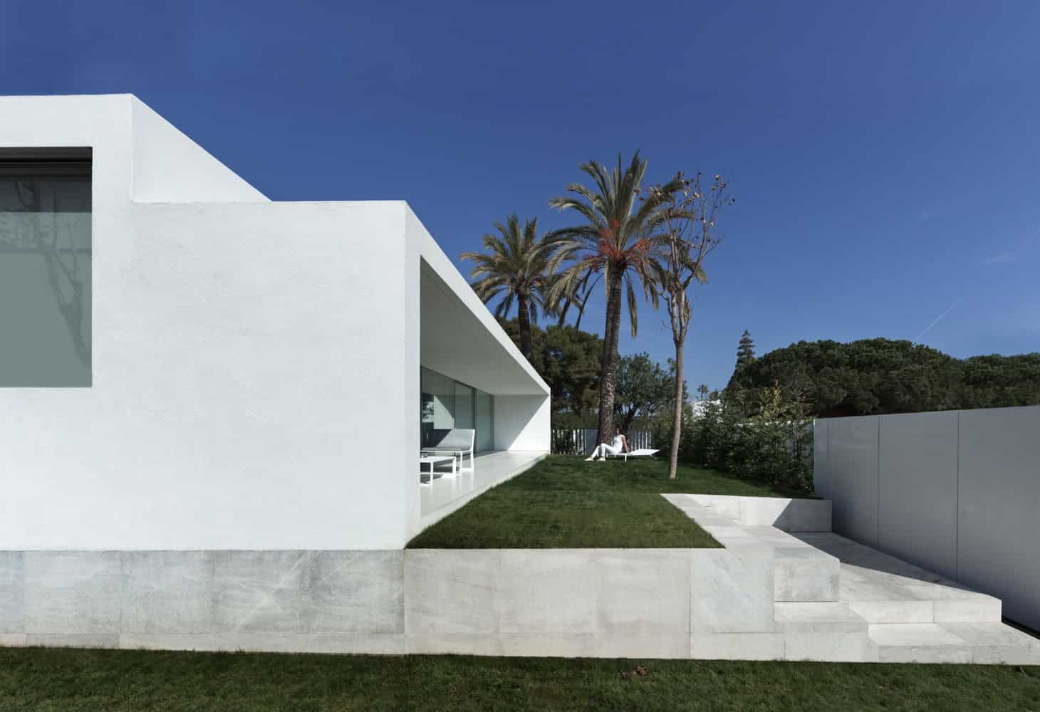 Breeze House by Fran Silvestre Arquitectos in Castellón, Spain