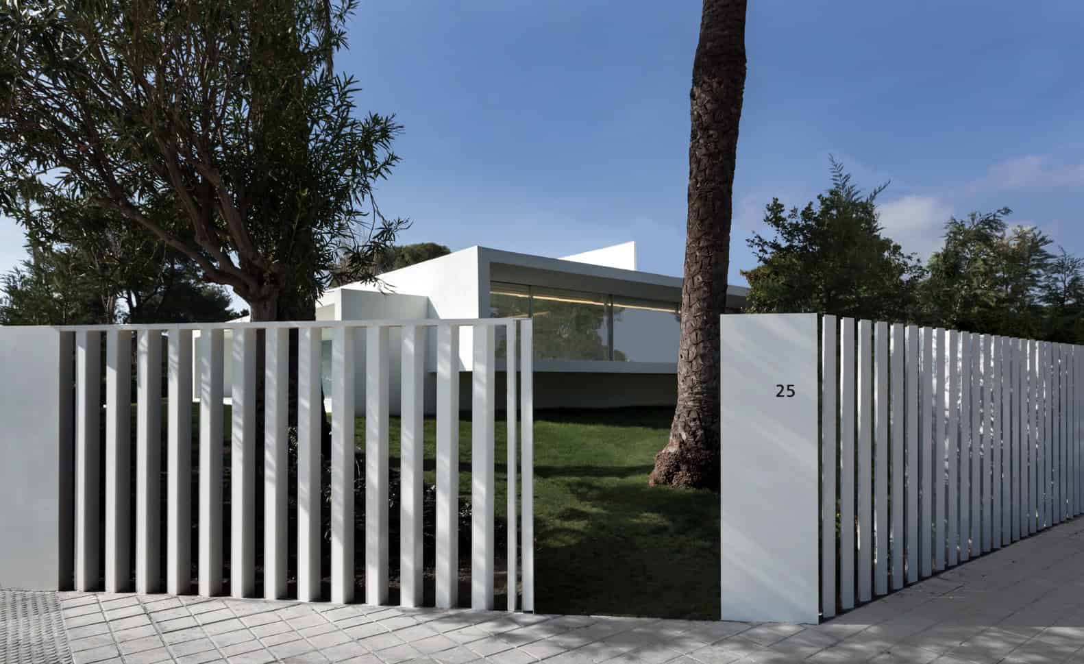 Breeze House by Fran Silvestre Arquitectos in Castellón, Spain