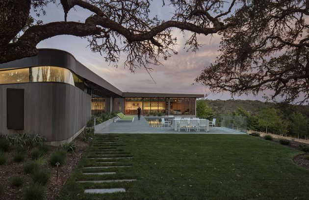 Lichen House by Schwartz and Architecture in Glen Ellen, California