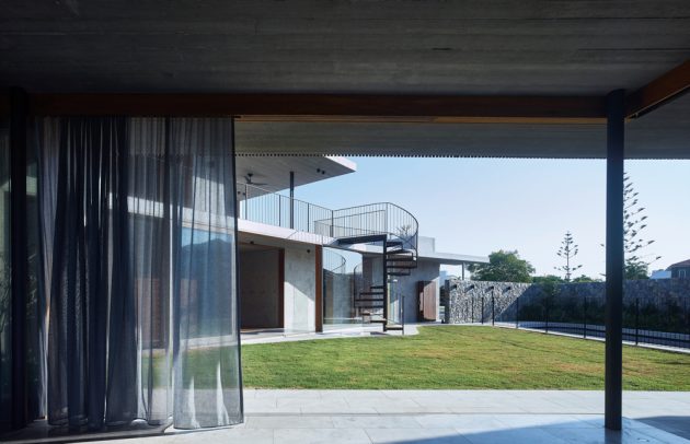 V House by Shaun Lockyer Architects in Queensland, Australia