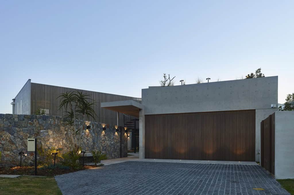 V House by Shaun Lockyer Architects in Queensland, Australia