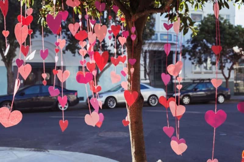 17 Last Minute Decorations That You Should Make This Valentine's Day 17 Last Minute Decorations That You Should Make This Valentine's Day