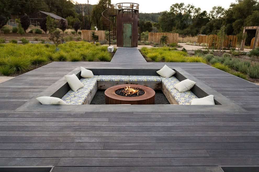 Fire Pit Ideas On Wood Deck : Fire Pit Built Into Wood Deck / An