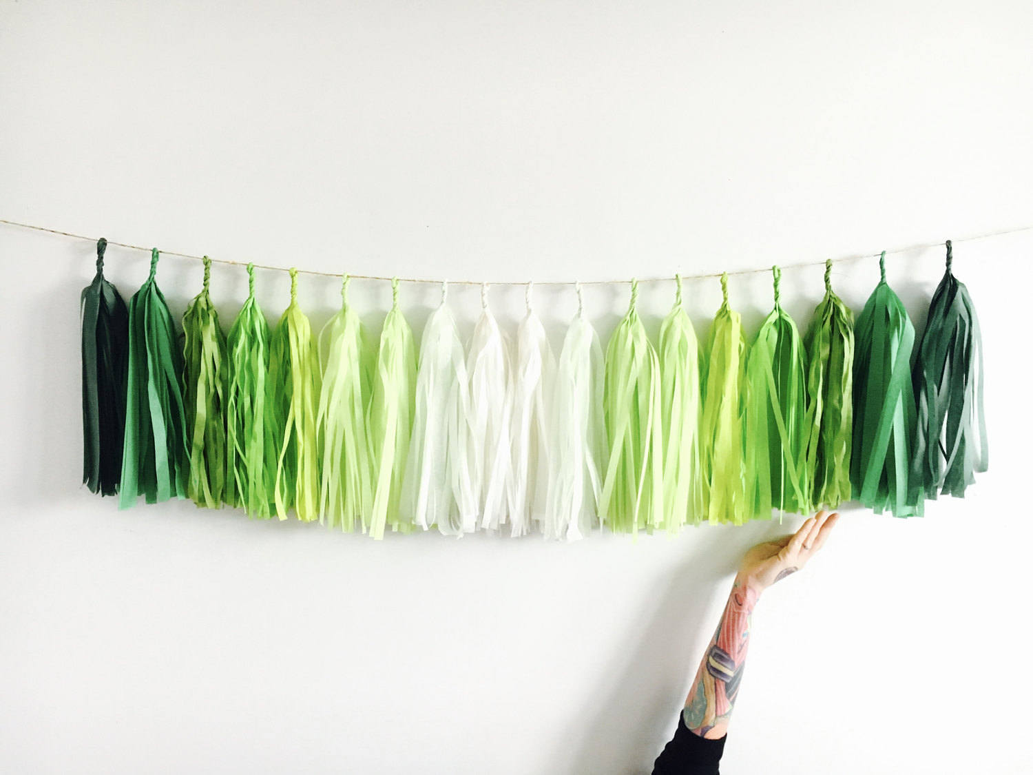 16 Charming Handmade St. Patrick's Day Garland Photo Props You Just Gotta Have