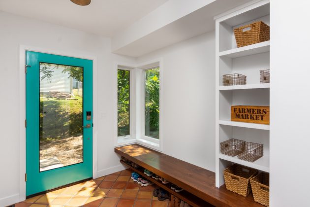 15 Farmhouse Entry Hall Designs That Will Give You A Warm Welcome