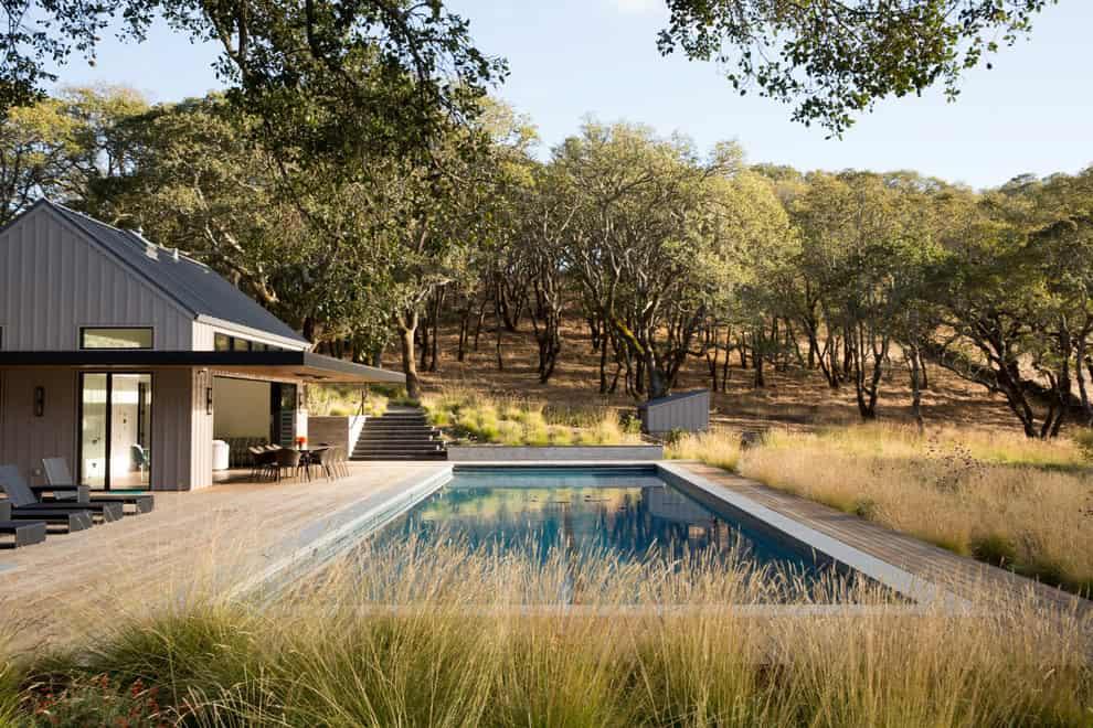 20 Sensational Farmhouse Swimming Pool Designs You Must See