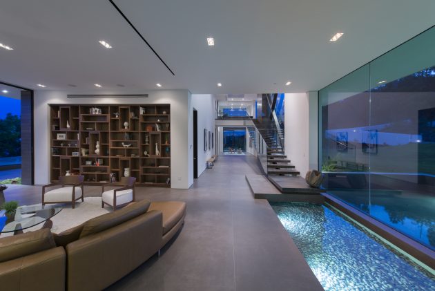 Benedict Canyon Residence by Whipple Russel Architects in Beverly Hills