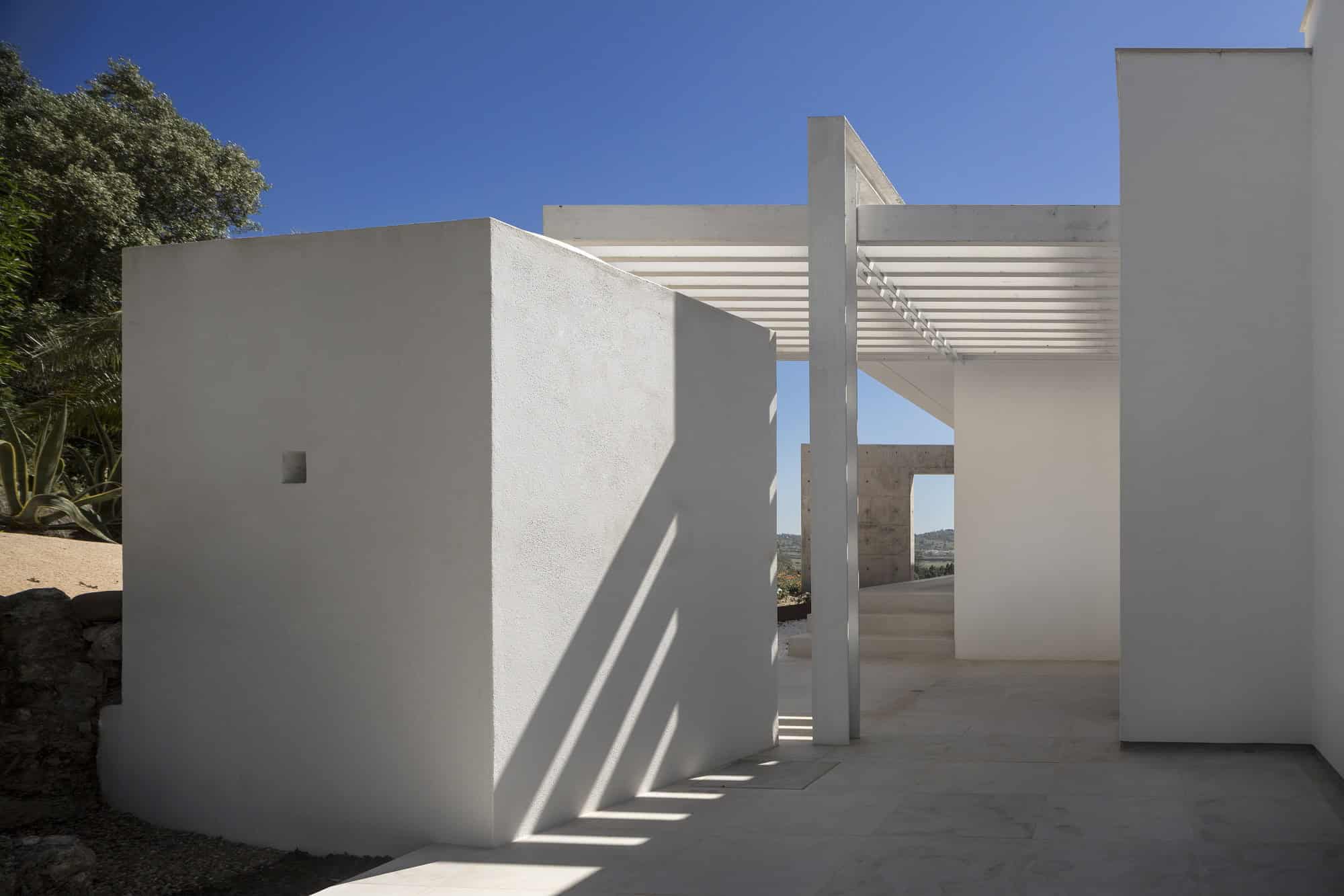 Malaca House by Mario Martins Atelier in Lagos, Portugal