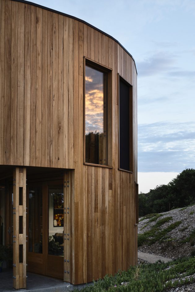 St. Andrews Beach House by Austin Maynard Architects in Victoria, Australia