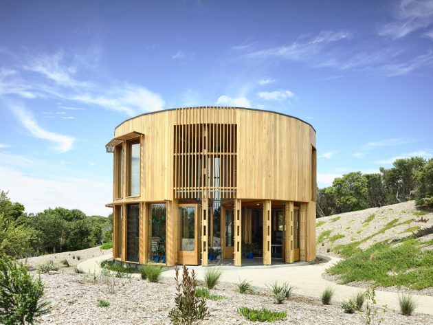St. Andrews Beach House by Austin Maynard Architects in Victoria, Australia