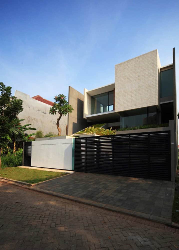 Tan Residence by Chrystalline Artchitect in Jakarta, Indonesia