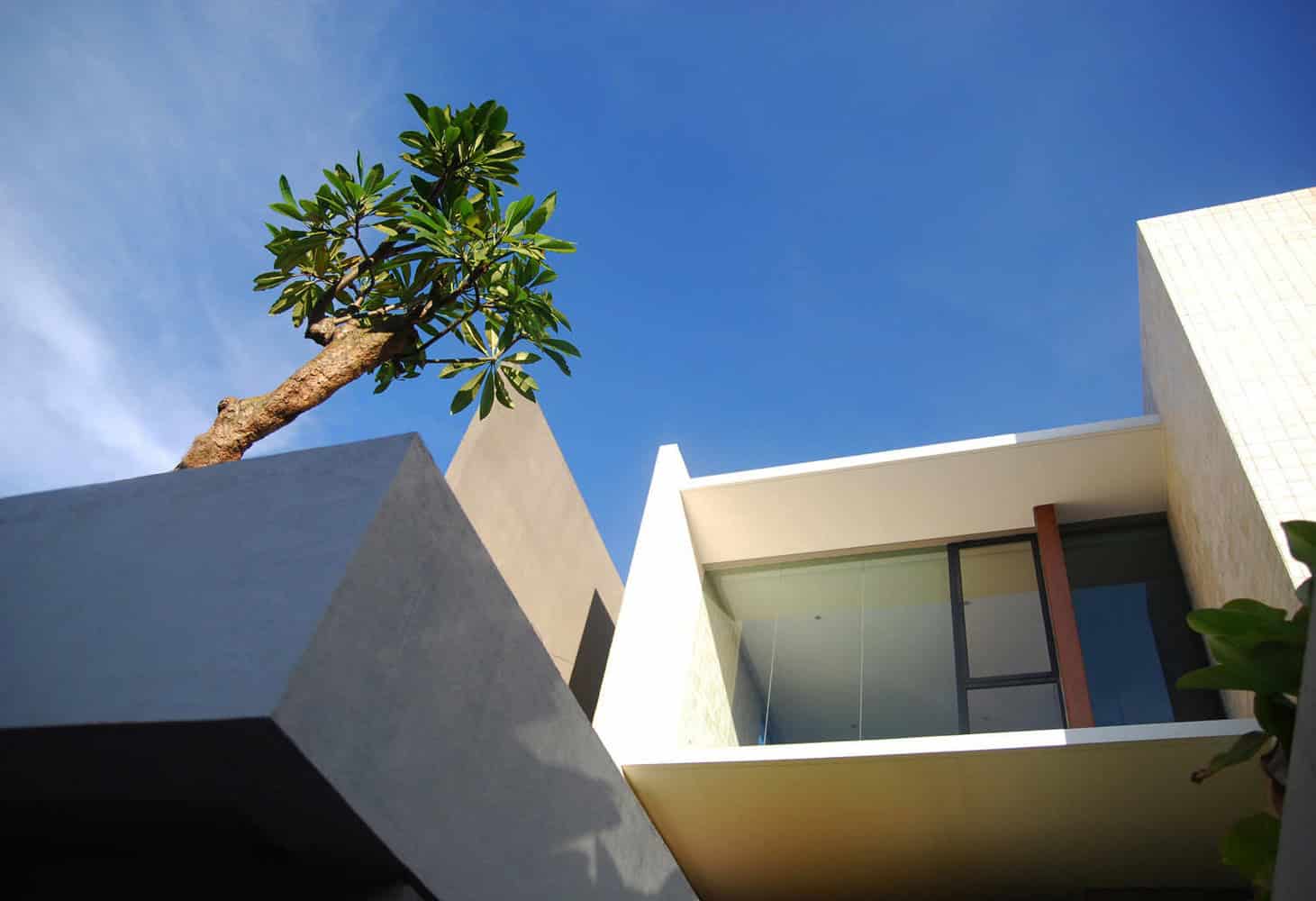 Tan Residence by Chrystalline Artchitect in Jakarta, Indonesia