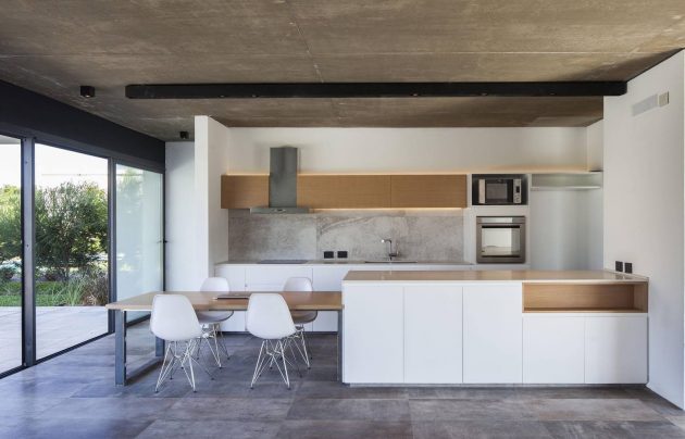 AC House by Estudio GM ARQ in Tigre, Argentina