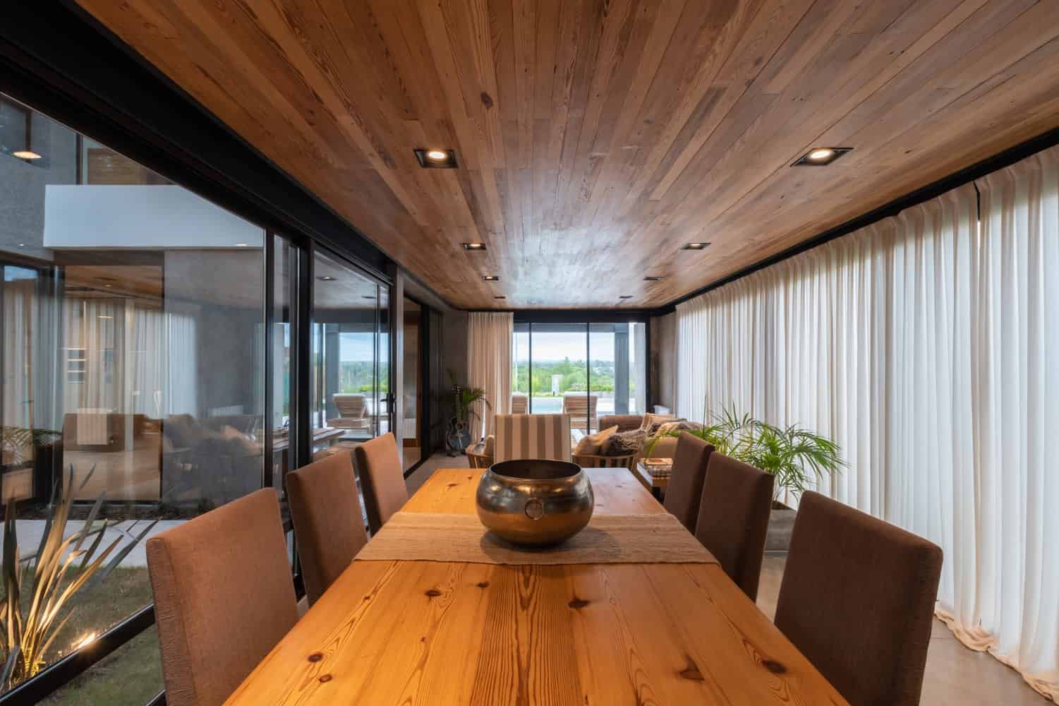 Cientocinco House by JAMStudio Arquitectos and Ivanna Cresta in Cordoba, Argentina