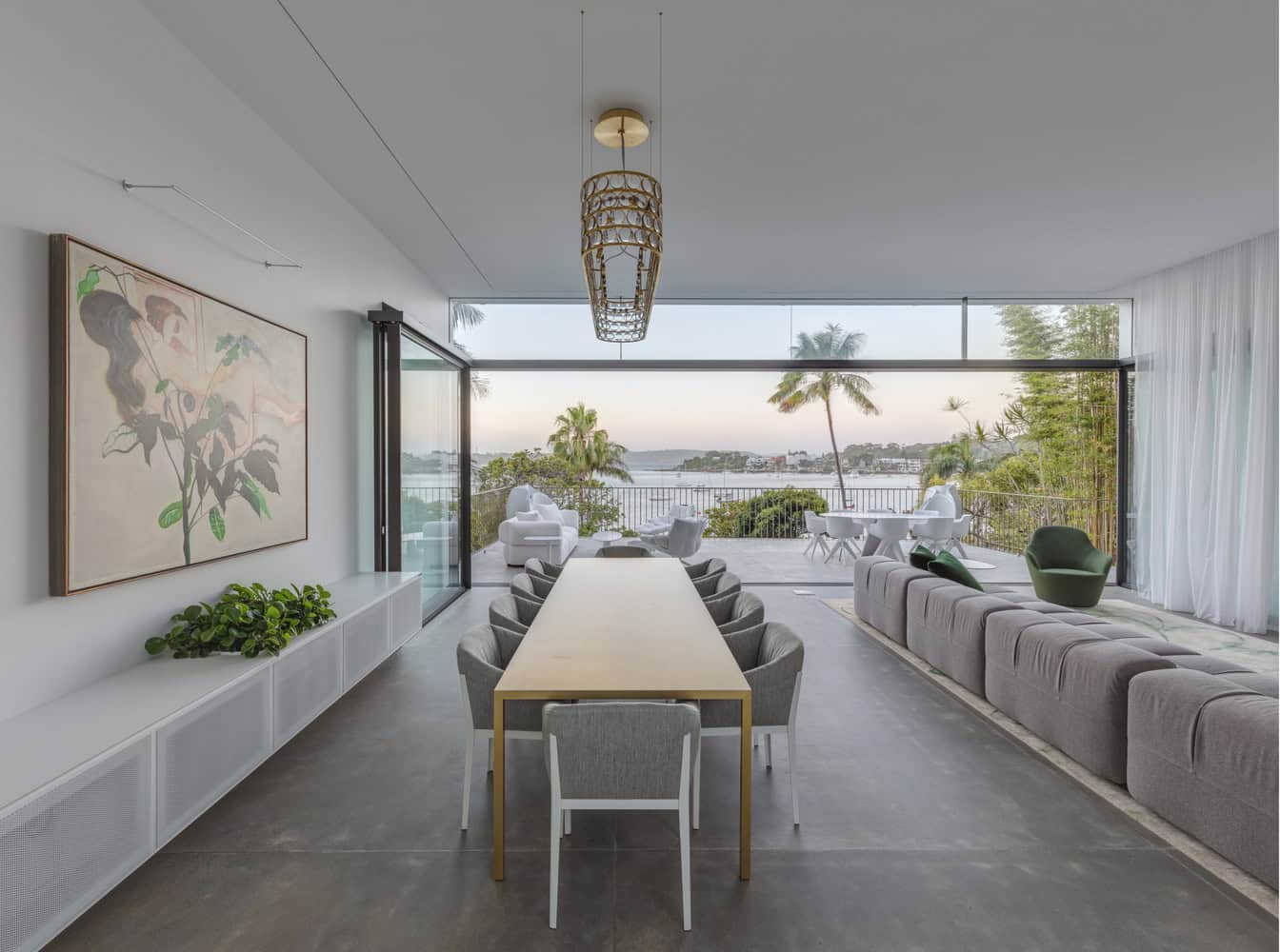 Crescent House by Matthew Woodward Architecture in Vaucluse, Australia