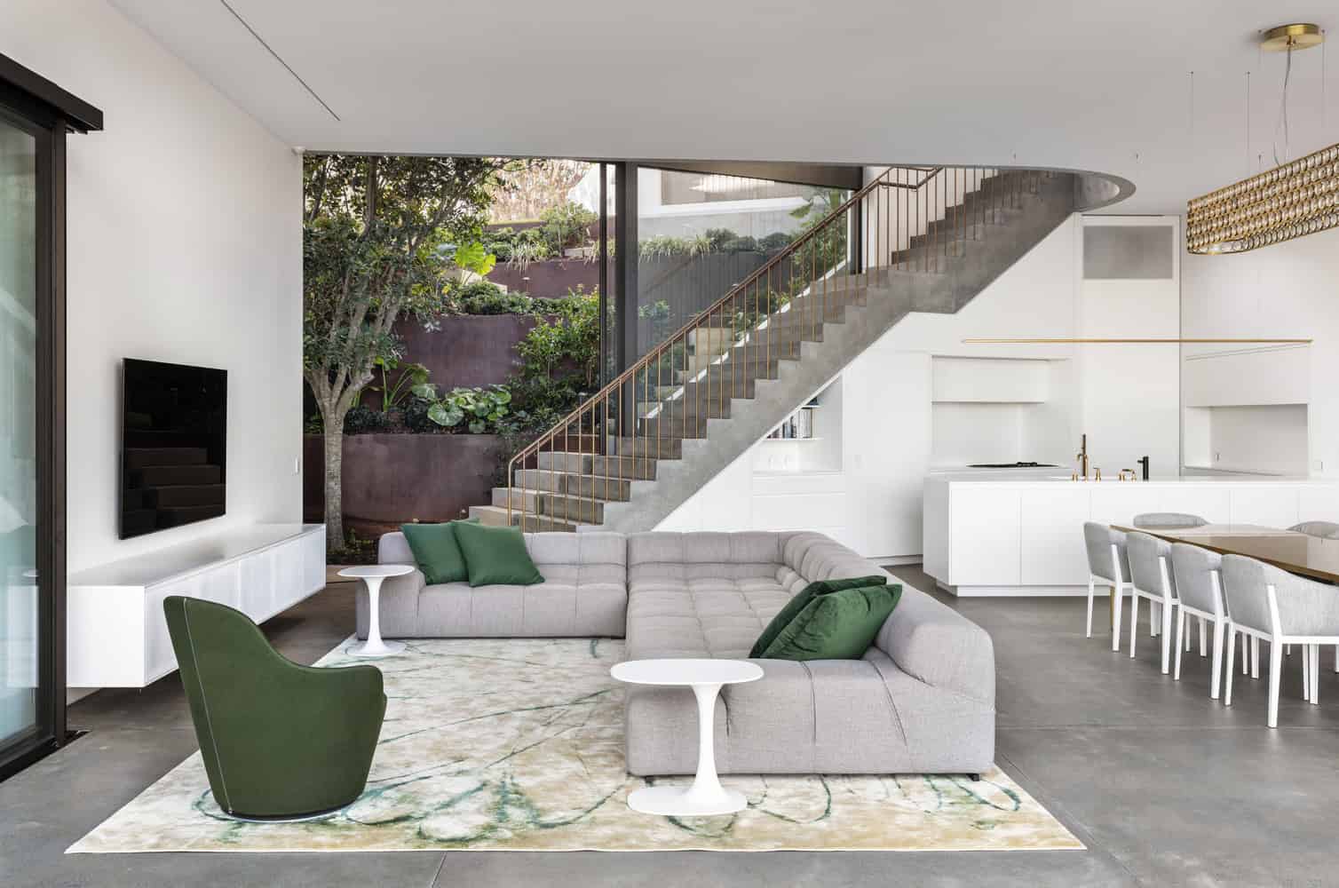 Crescent House by Matthew Woodward Architecture in Vaucluse, Australia