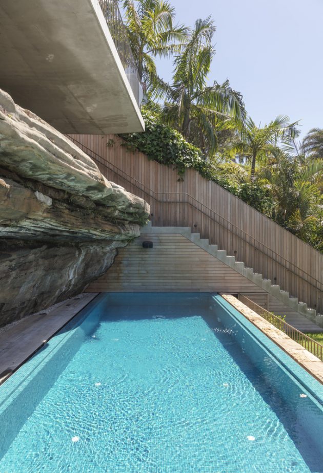 Crescent House by Matthew Woodward Architecture in Vaucluse, Australia