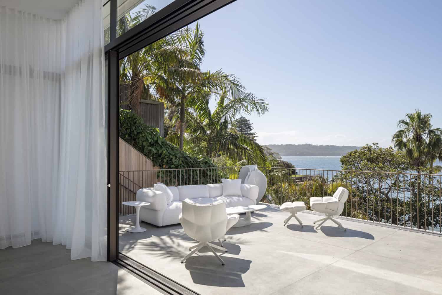 Crescent House by Matthew Woodward Architecture in Vaucluse, Australia Crescent House by Matthew Woodward Architecture in Vaucluse, Australia