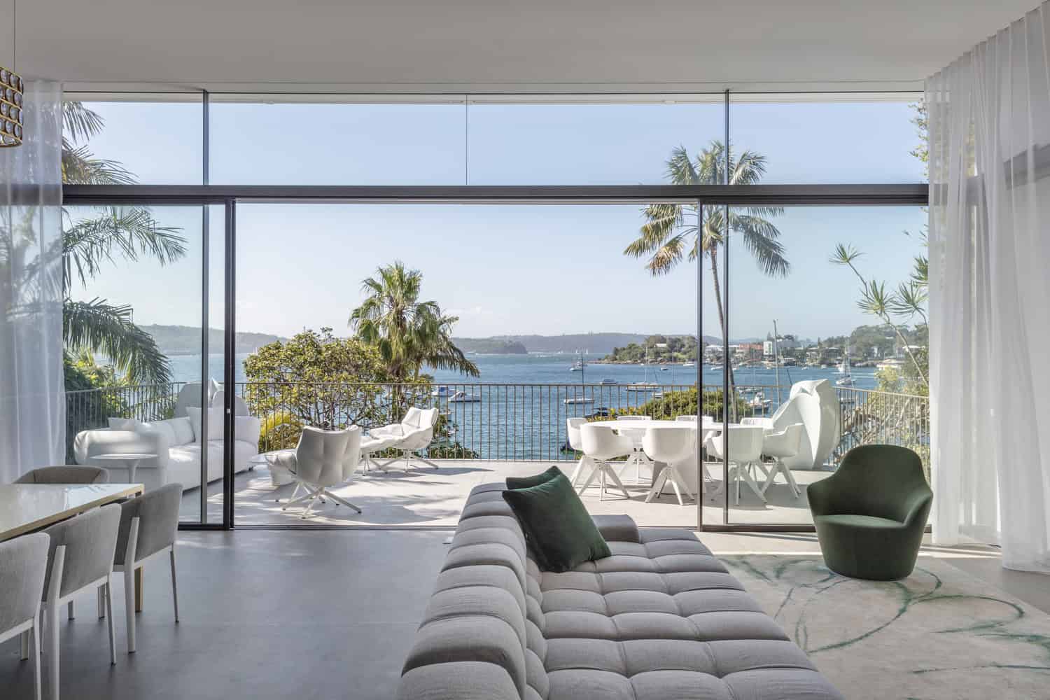 Crescent House by Matthew Woodward Architecture in Vaucluse, Australia