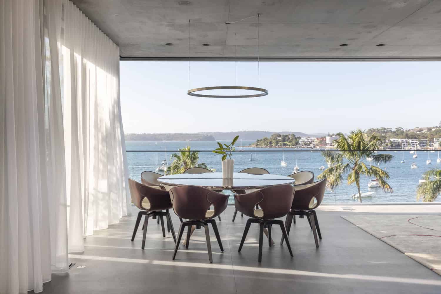 Crescent House by Matthew Woodward Architecture in Vaucluse, Australia