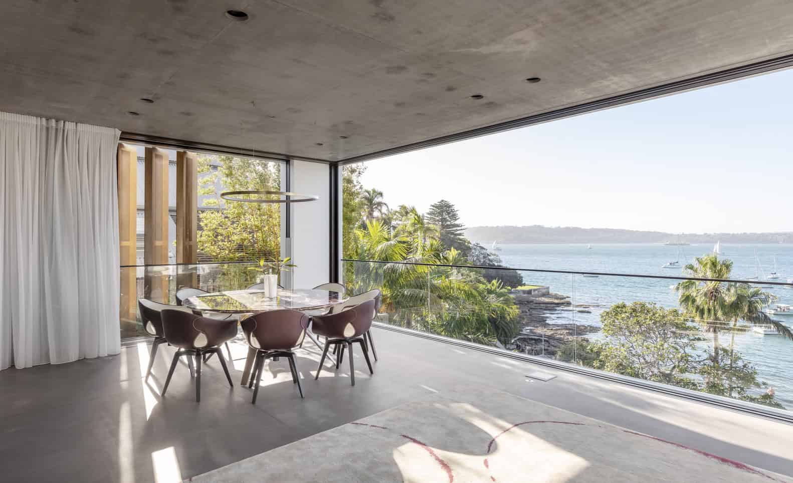 Crescent House by Matthew Woodward Architecture in Vaucluse, Australia