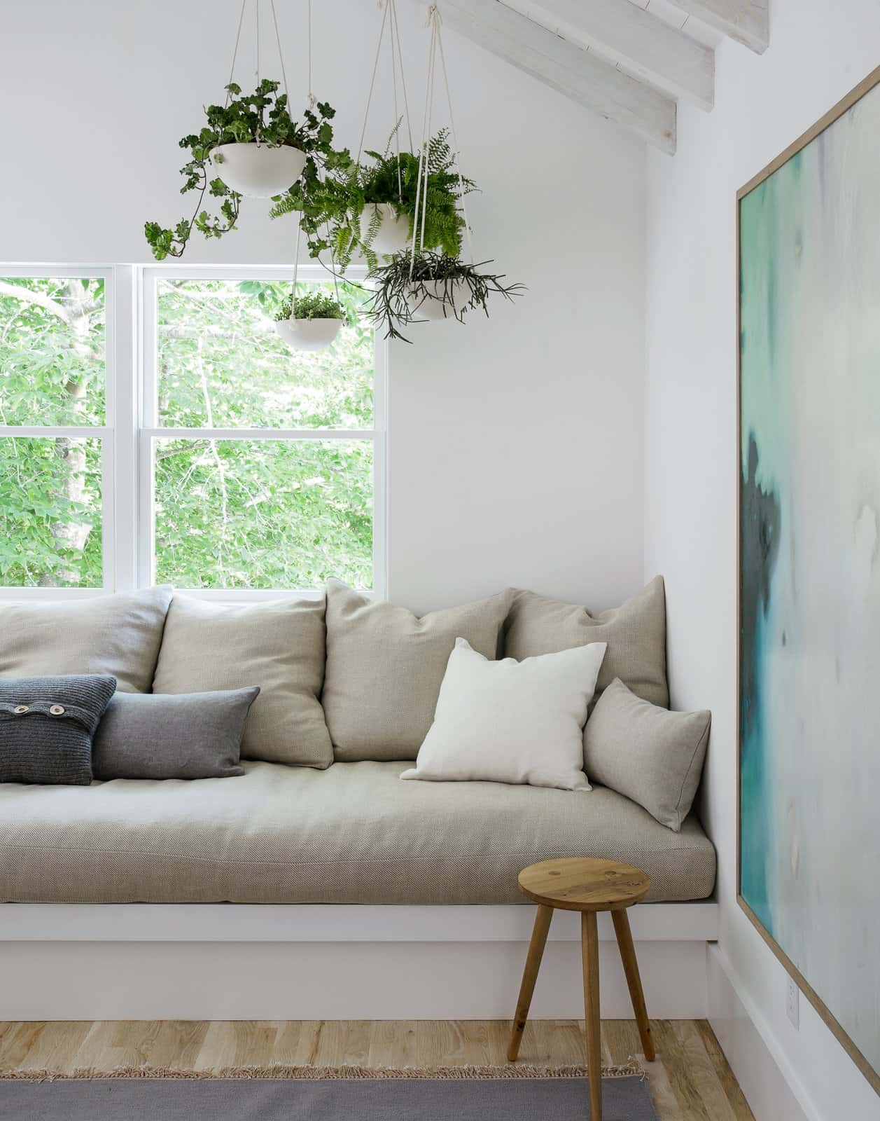 A Hamptons Beach Retreat gets a Scandinavian-Style Interior Makeover A Hamptons Beach Retreat gets a Scandinavian-Style Interior Makeover