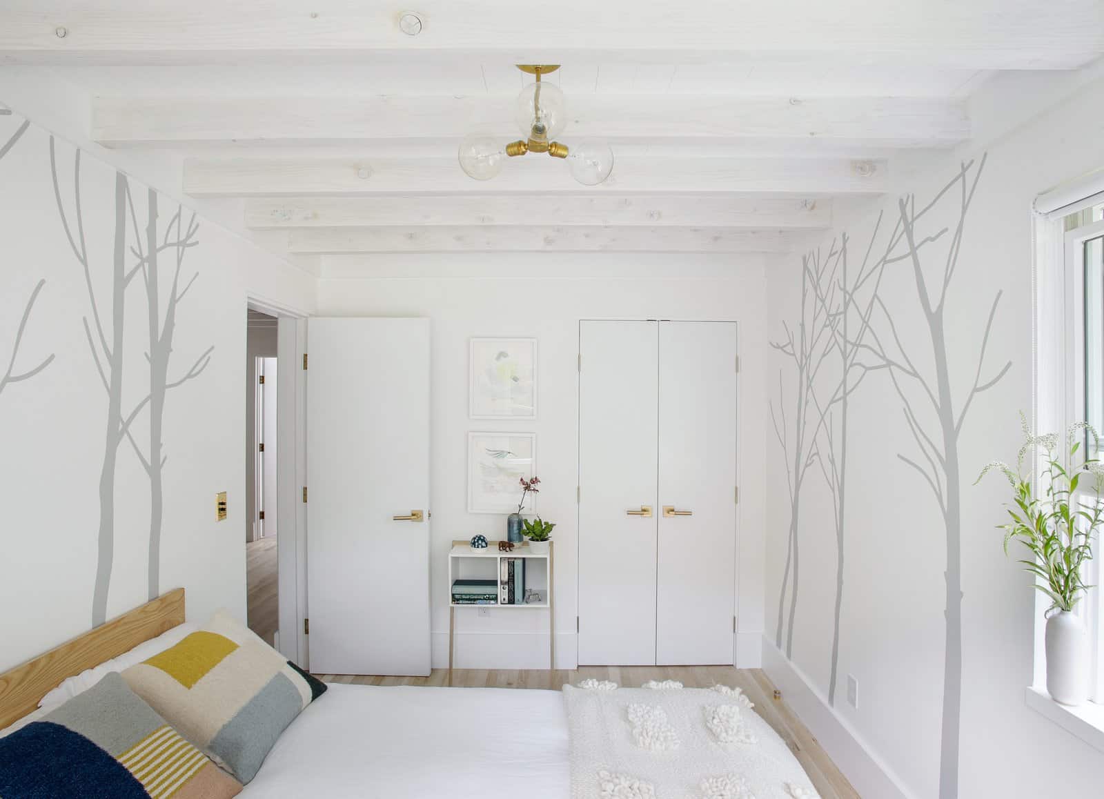A Hamptons Beach Retreat gets a Scandinavian-Style Interior Makeover A Hamptons Beach Retreat gets a Scandinavian-Style Interior Makeover