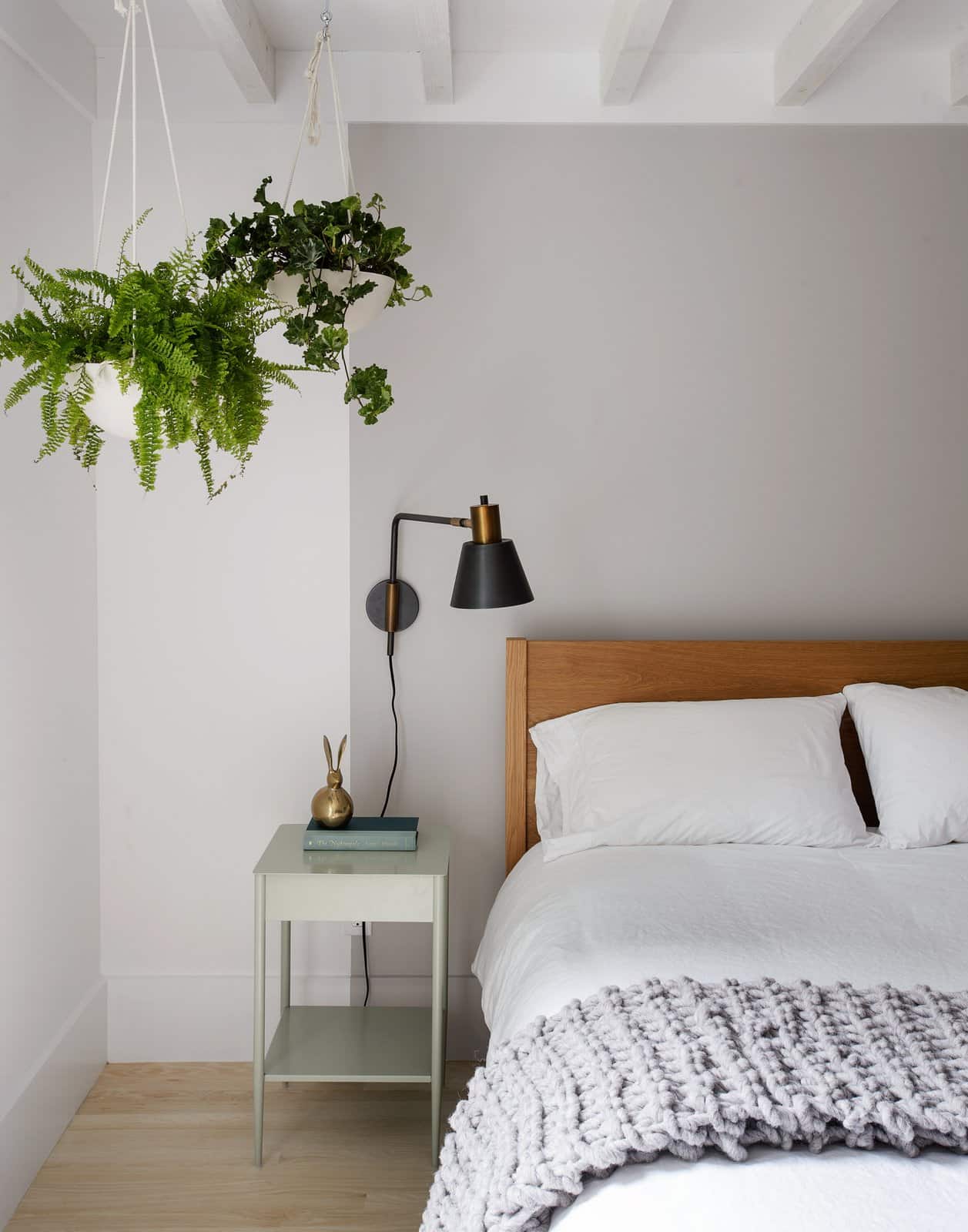 A Hamptons Beach Retreat gets a Scandinavian-Style Interior Makeover A Hamptons Beach Retreat gets a Scandinavian-Style Interior Makeover