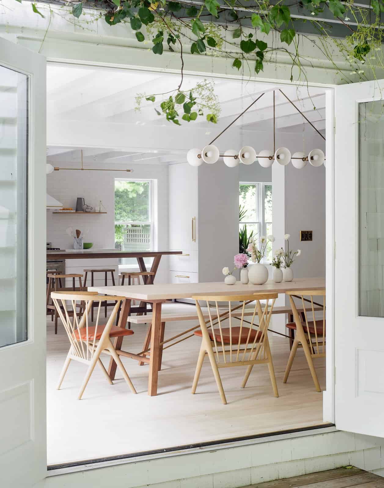 A Hamptons Beach Retreat gets a Scandinavian-Style Interior Makeover A Hamptons Beach Retreat gets a Scandinavian-Style Interior Makeover